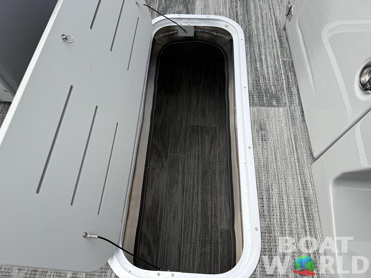 2026 Bentley Pontoons Legacy 223 QSB Swingback Tritoon 