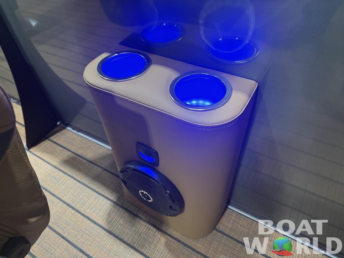 2026 Bentley Pontoons Legacy 220 Navigator DL Quad Lounge 