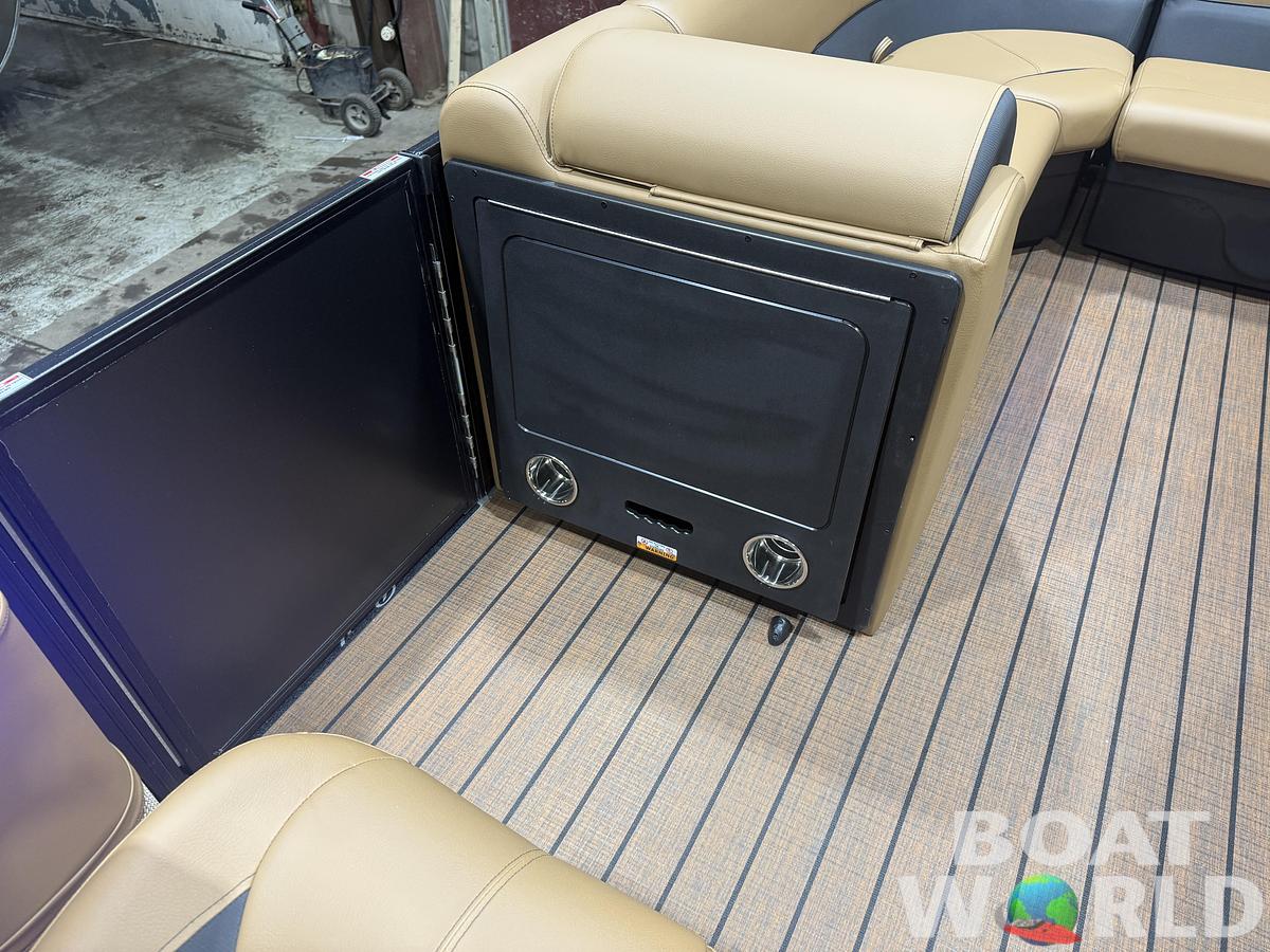 2026 Bentley Pontoons Legacy 220 Navigator Quad Lounge