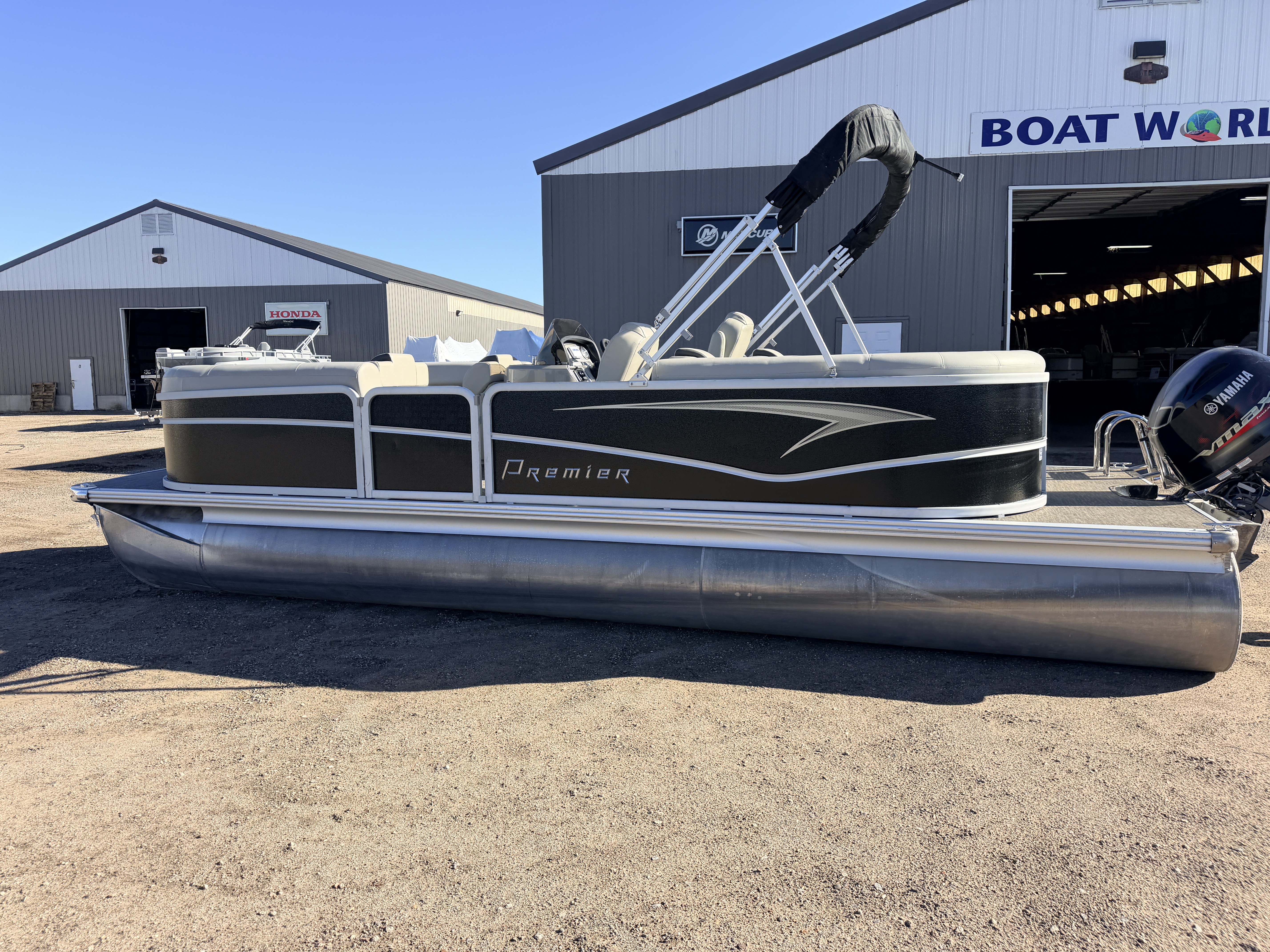 Used 2022 Premier 230 SunSpree RF & 116HP Yamaha 4Stroke -$34,995