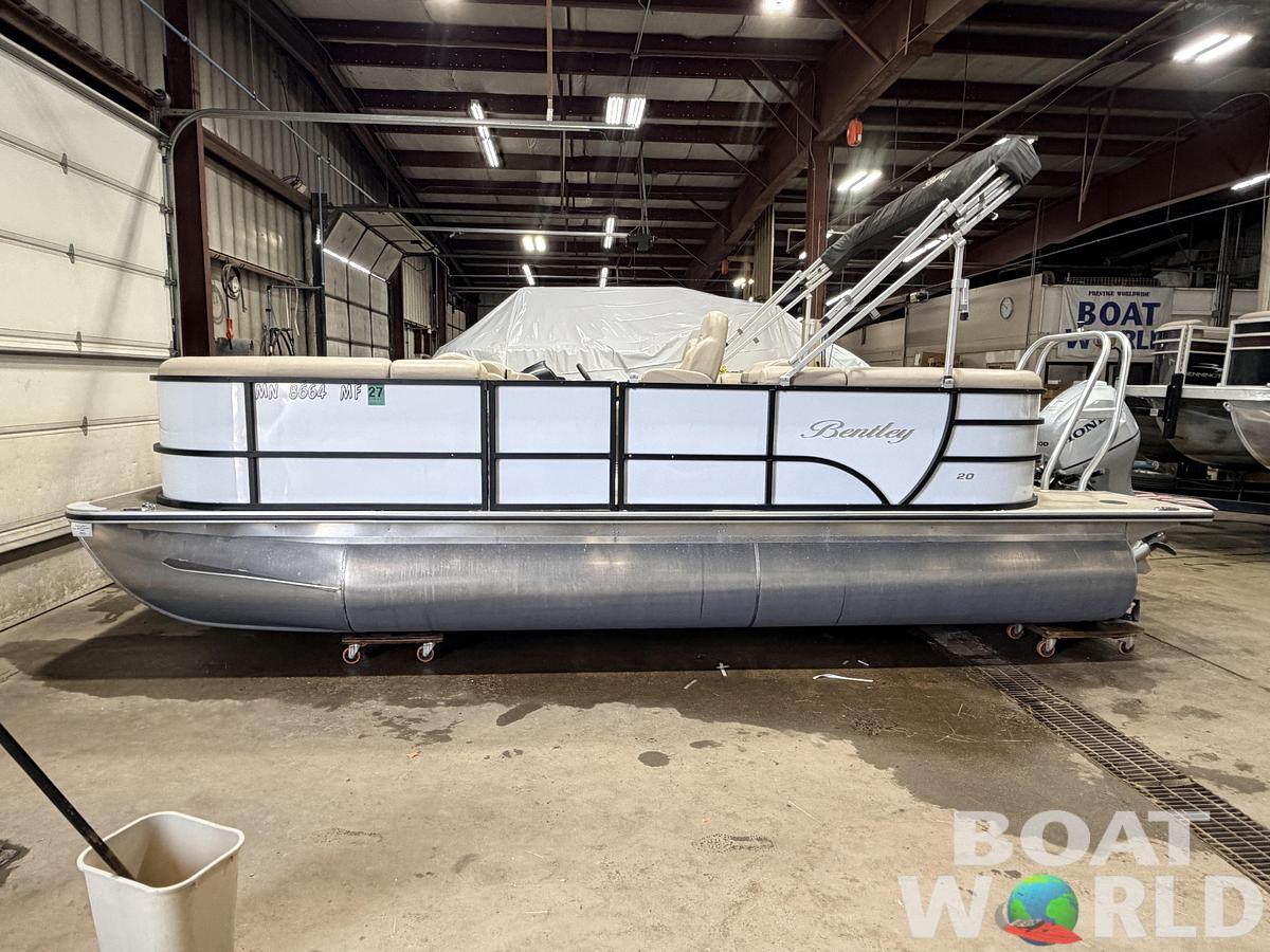 Used 2022 Bentley Pontoons Legacy 200 Navigator Quad Lounge & 100HP Honda 4Stroke -$34,995