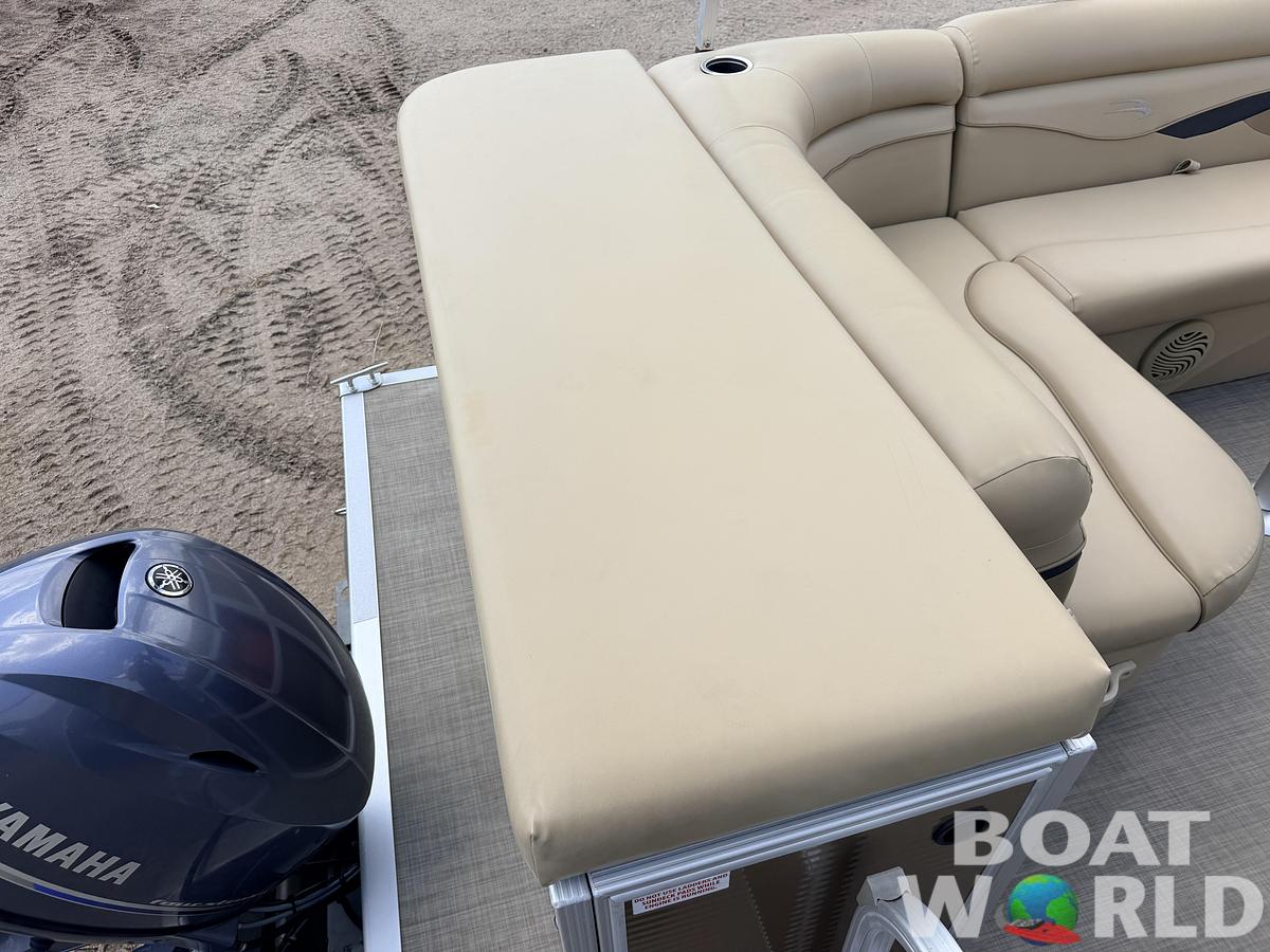 Used 2017 Bennington 208 SL & 50HP Yamaha 4Stroke -$24,995