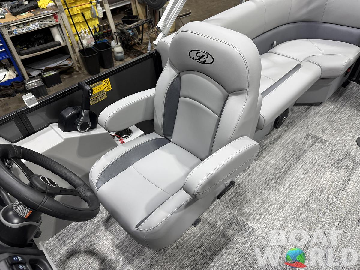2026 Bentley Pontoons Legacy 220 Navigator Quad Lounge