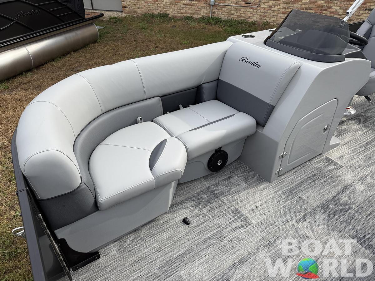 2025 Bentley Pontoons Legacy 200 Swingback