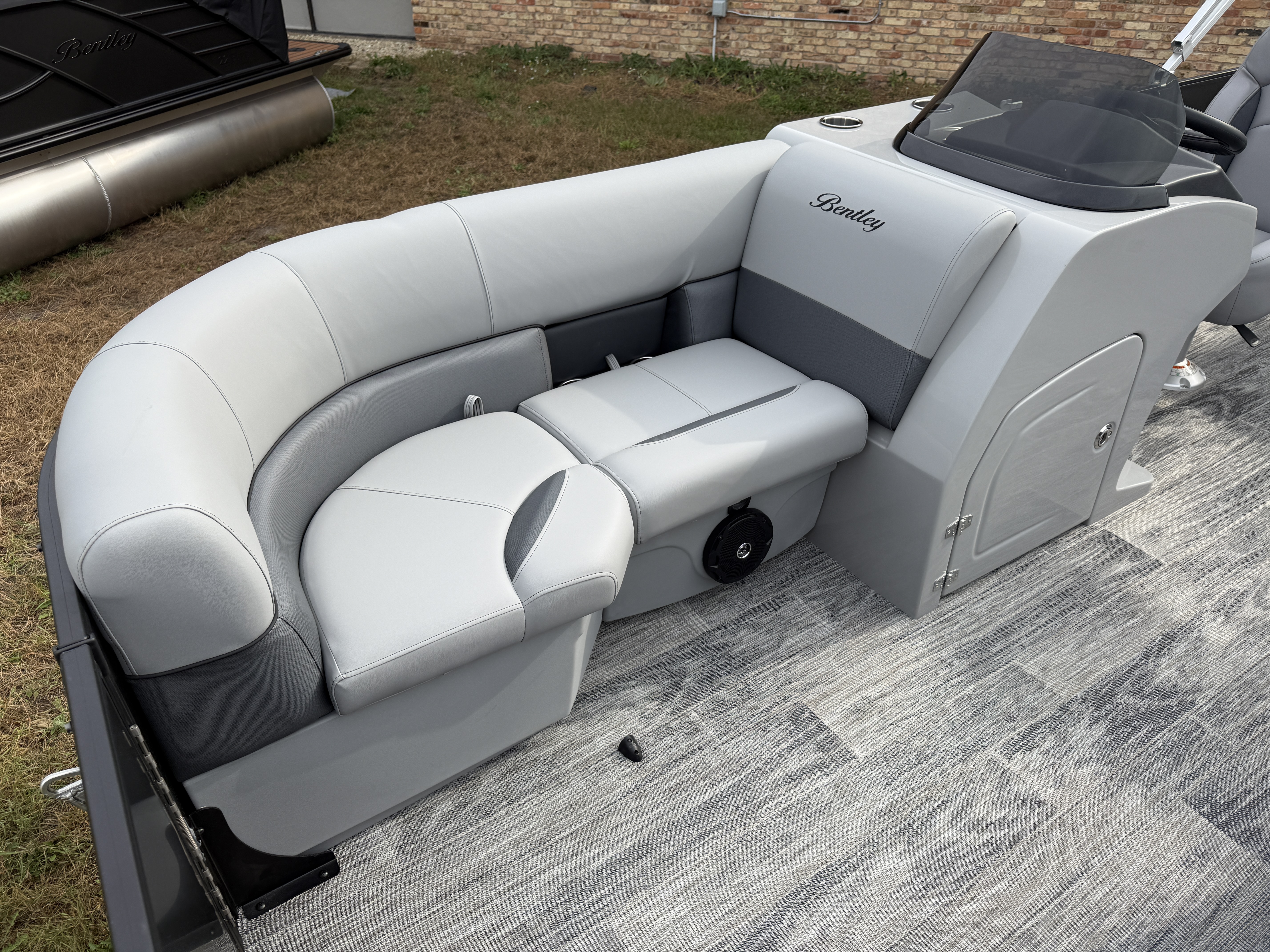2025 Bentley Pontoons Legacy 200 Swingback