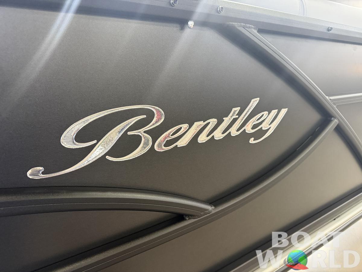 2026 Bentley Pontoons Legacy 220 Navigator DL Quad Lounge