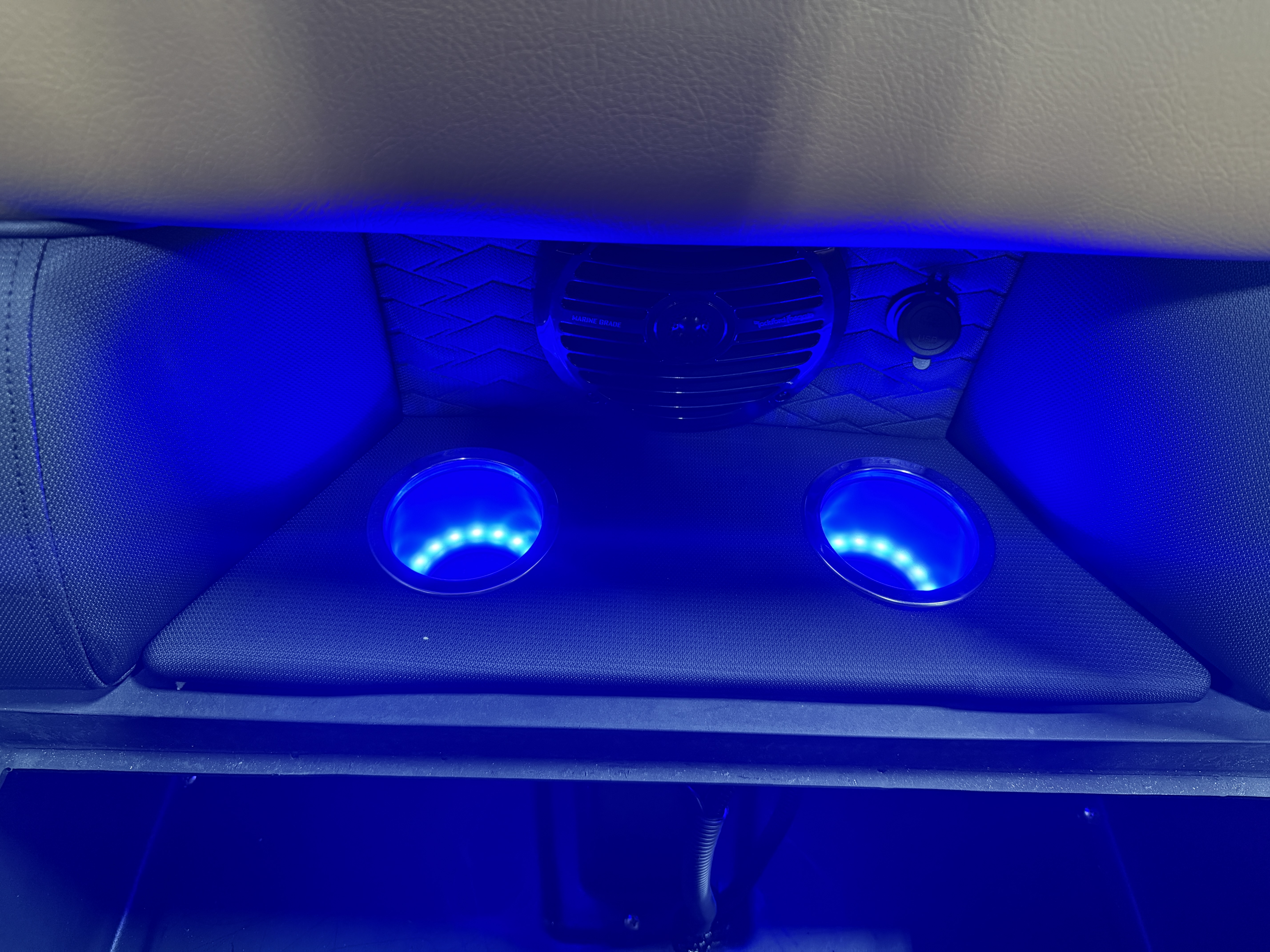 2026 Bentley Pontoons Elite 223 Admiral Quad Lounge Tritoon