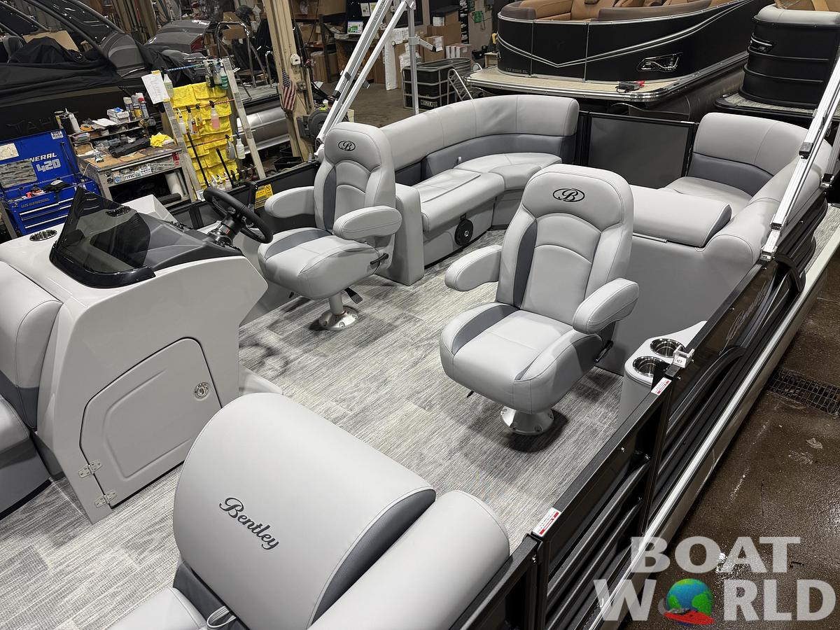 2026 Bentley Pontoons Legacy 220 Navigator Quad Lounge