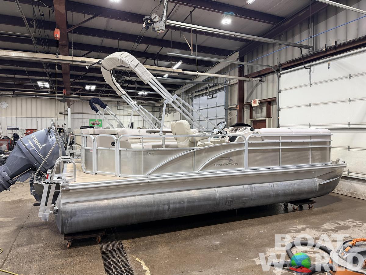 Used 2014 Bennington 21 SLX & 90HP Yamaha 4Stroke -$19,995