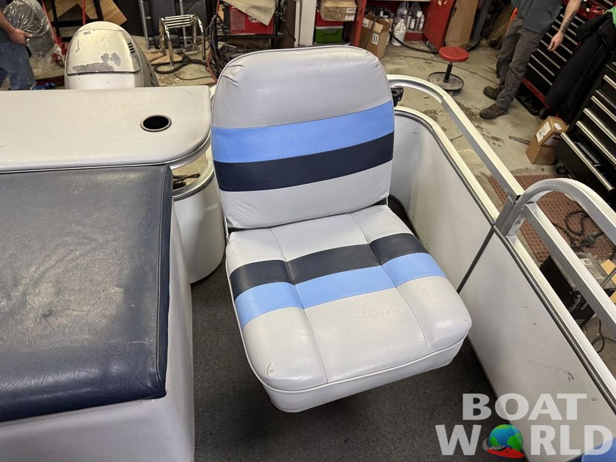 Used 2002 TMC 2200 FM Pontoon