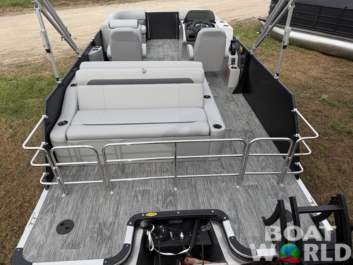 2025 Bentley Pontoons Legacy 200 Swingback