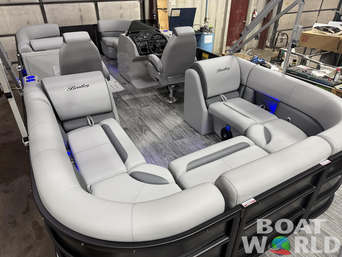 2026 Bentley Pontoons Legacy 223 Navigator Quad Lounge Tritoon 