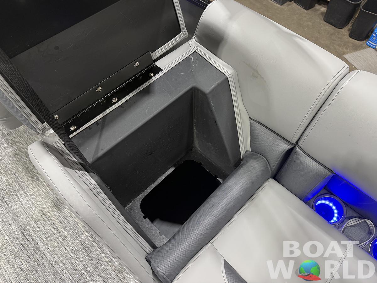 2026 Bentley Pontoons Legacy 220 Navigator DL Quad Lounge