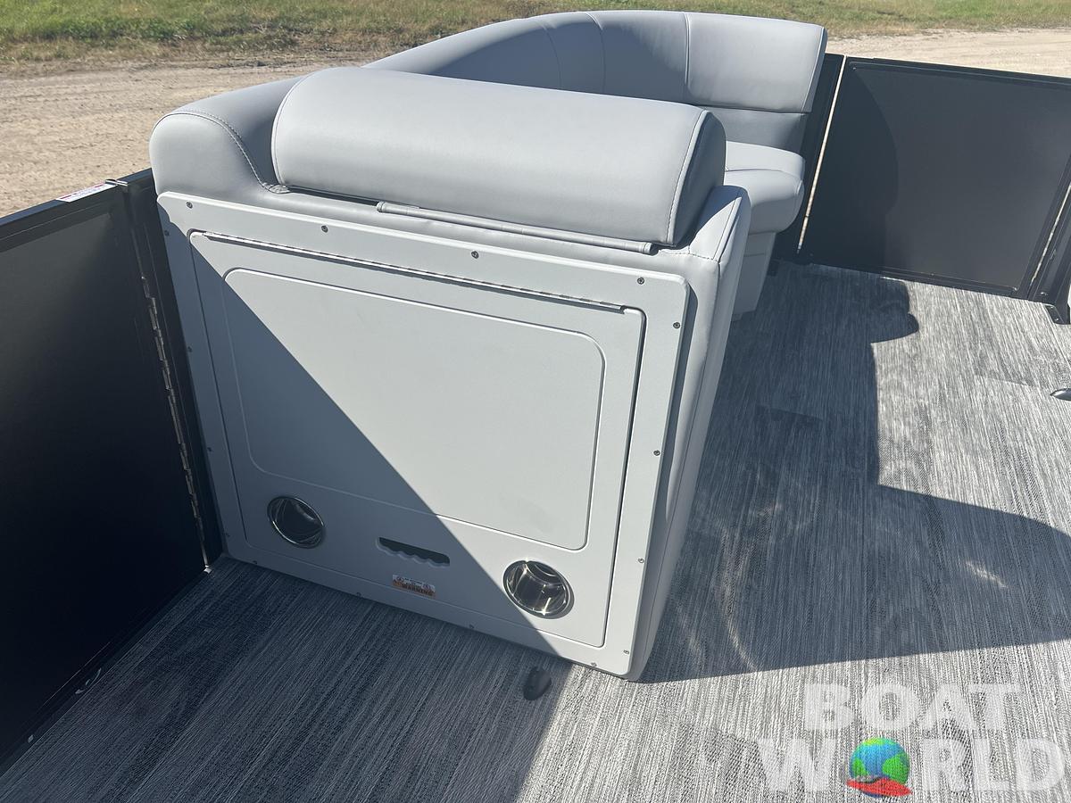 2026 Bentley Pontoons Legacy 220 QSB Swingback