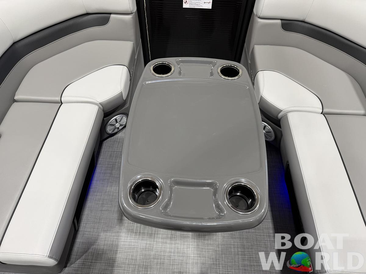 2026 Princecraft Vectra 21 RL Swingback Dinette $30995