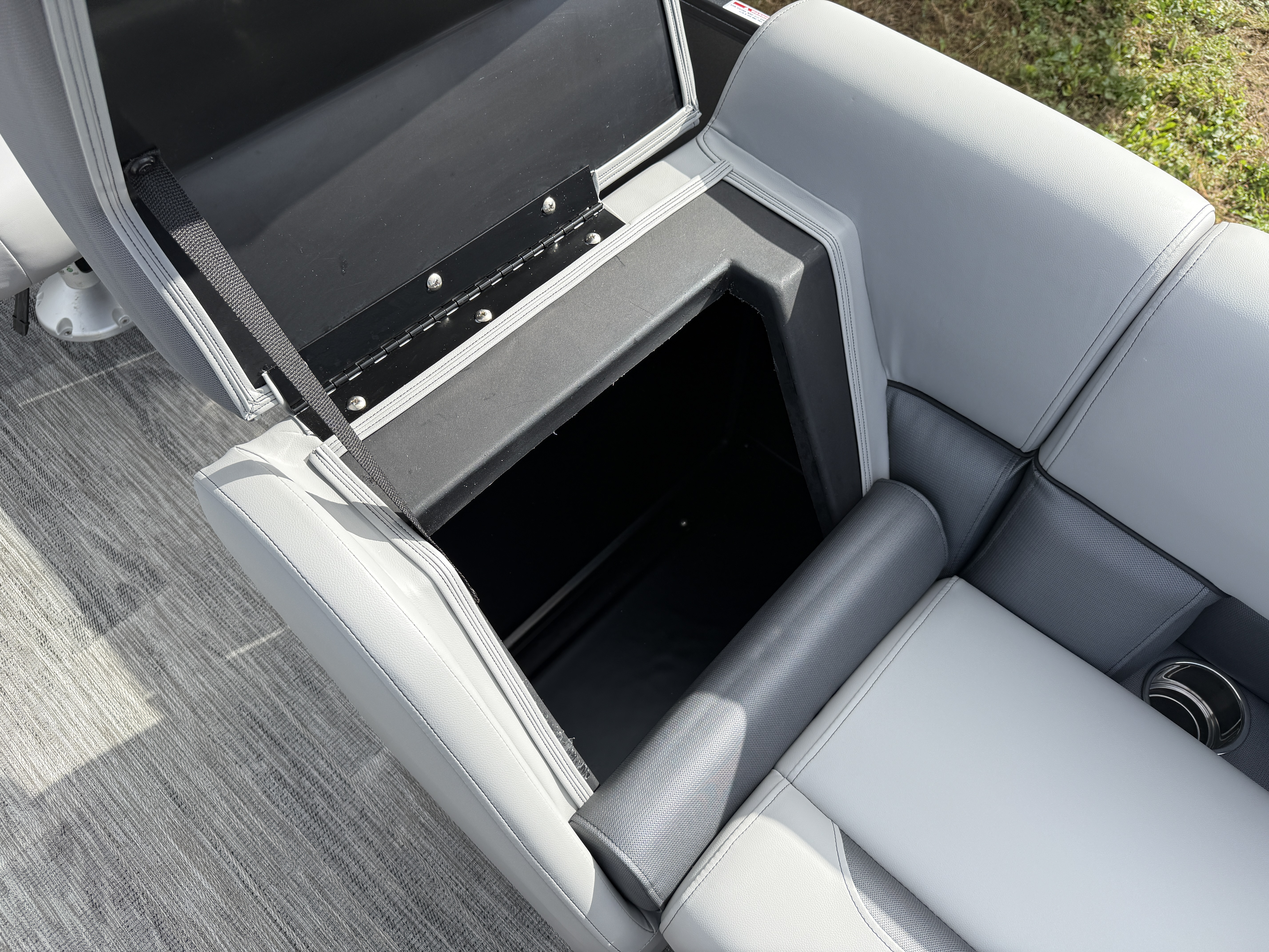 2026 Bentley Pontoons Legacy 220 Swingback 