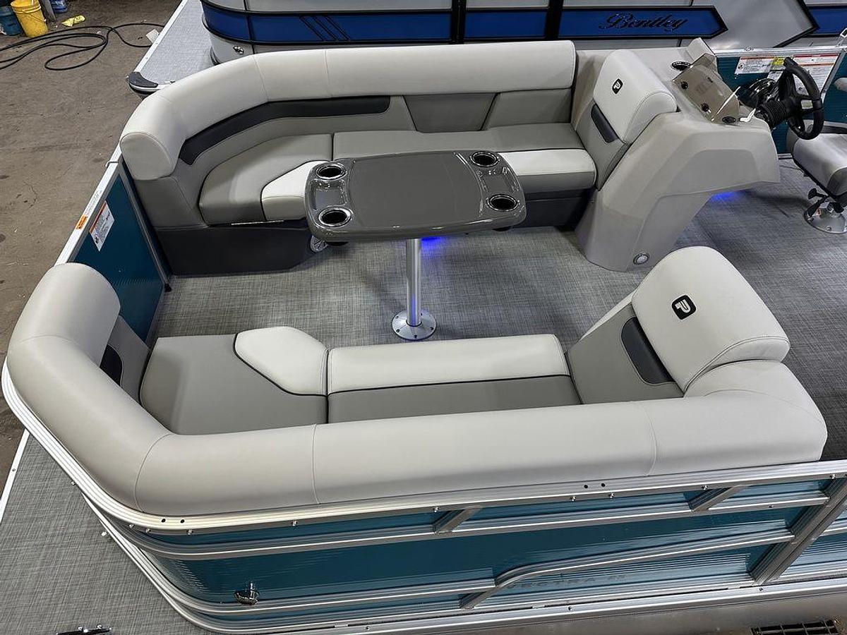 2025 Princecraft Vectra 23 RL Swingback Lounge Pontoon & Mercury 4-Stroke EFI