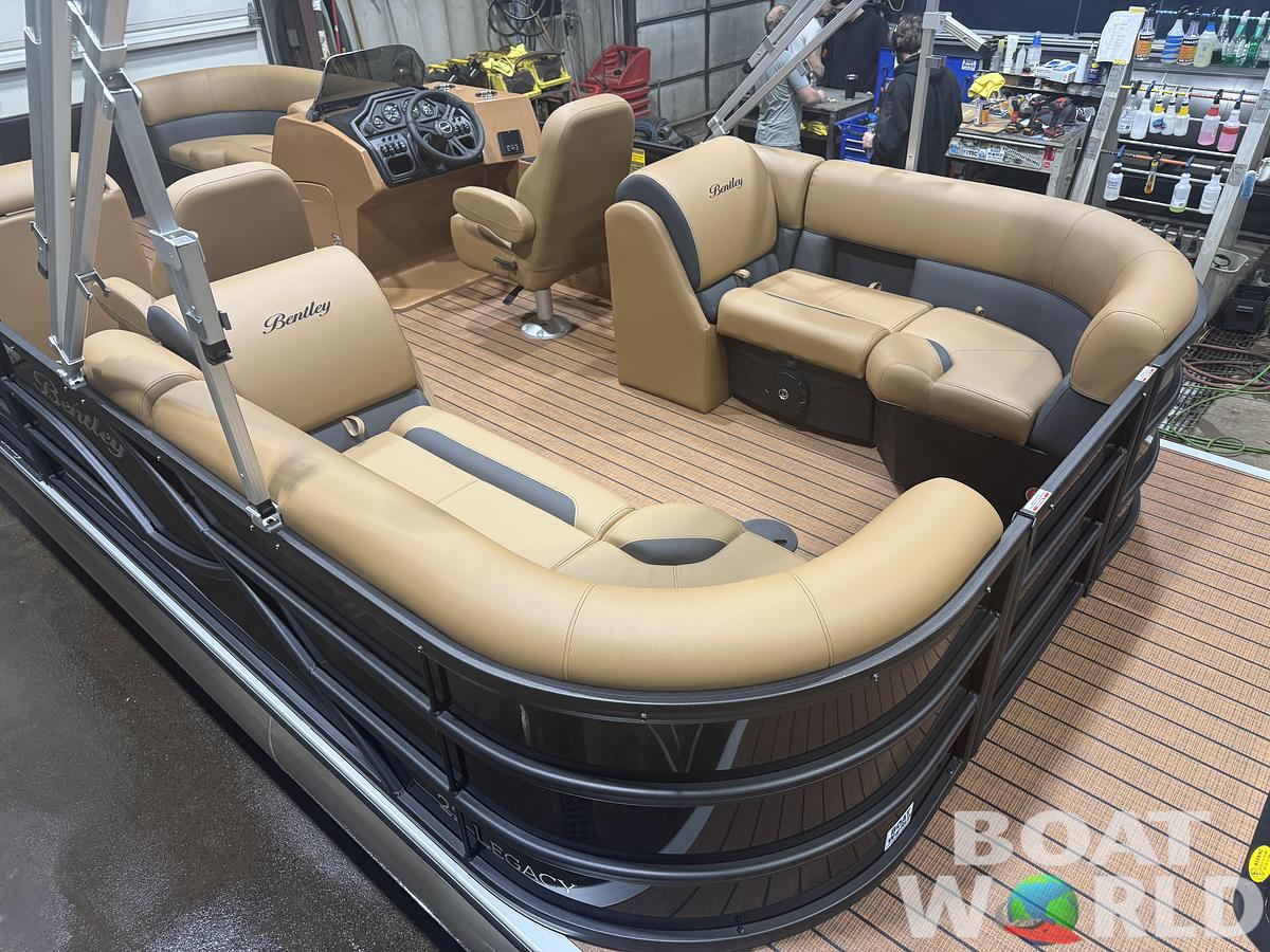 2026 Bentley Legacy 220 Navigator Quad Lounge Pontoon $36995