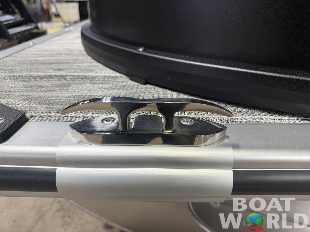 2026 Bentley Pontoons Legacy 220 Swingback & 4-Stroke EFI