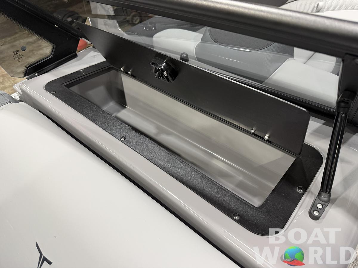 2026 Tahoe Pontoons LTZ 2385 Swingback (VRB) Windshield Tritoon