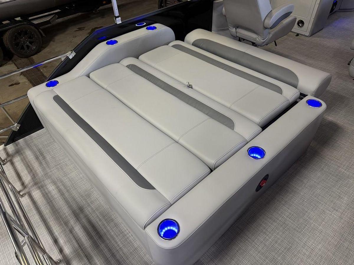 2026 Bentley Pontoons Legacy 220 Swingback & Honda 4-Stroke EFI