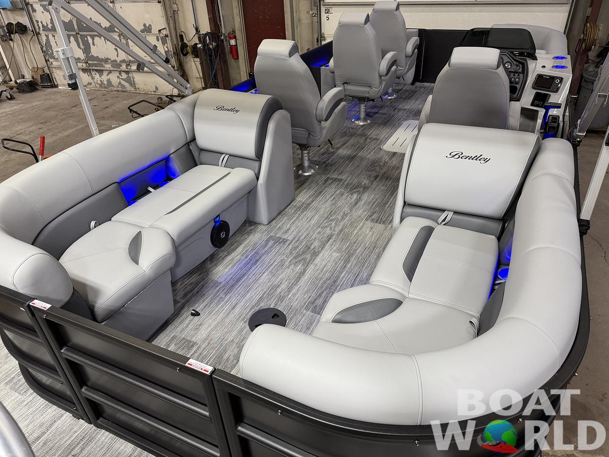 2025 Bentley Pontoons Legacy 223 Navigator Quad Lounge Tritoon & Honda 4-Stroke EFI