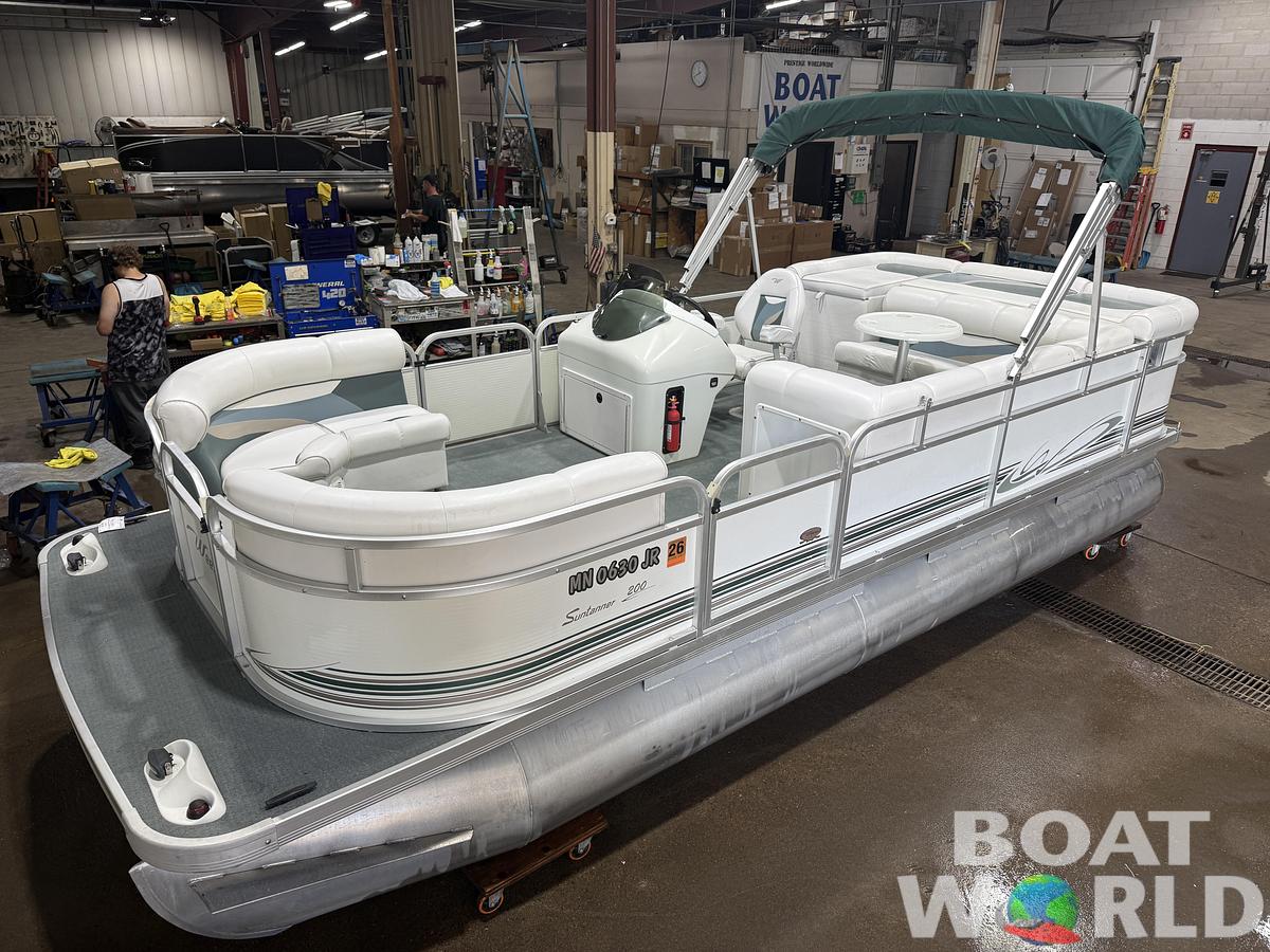 Used 2003 Weeres 200 SunTanner & 60HP Johnson 4Stroke -$11,995