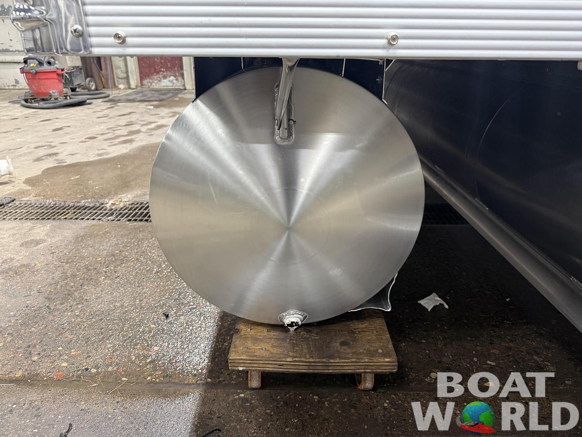 2026 Tahoe Pontoons LTZ 2385 Swingback (VRB) Windshield Tritoon