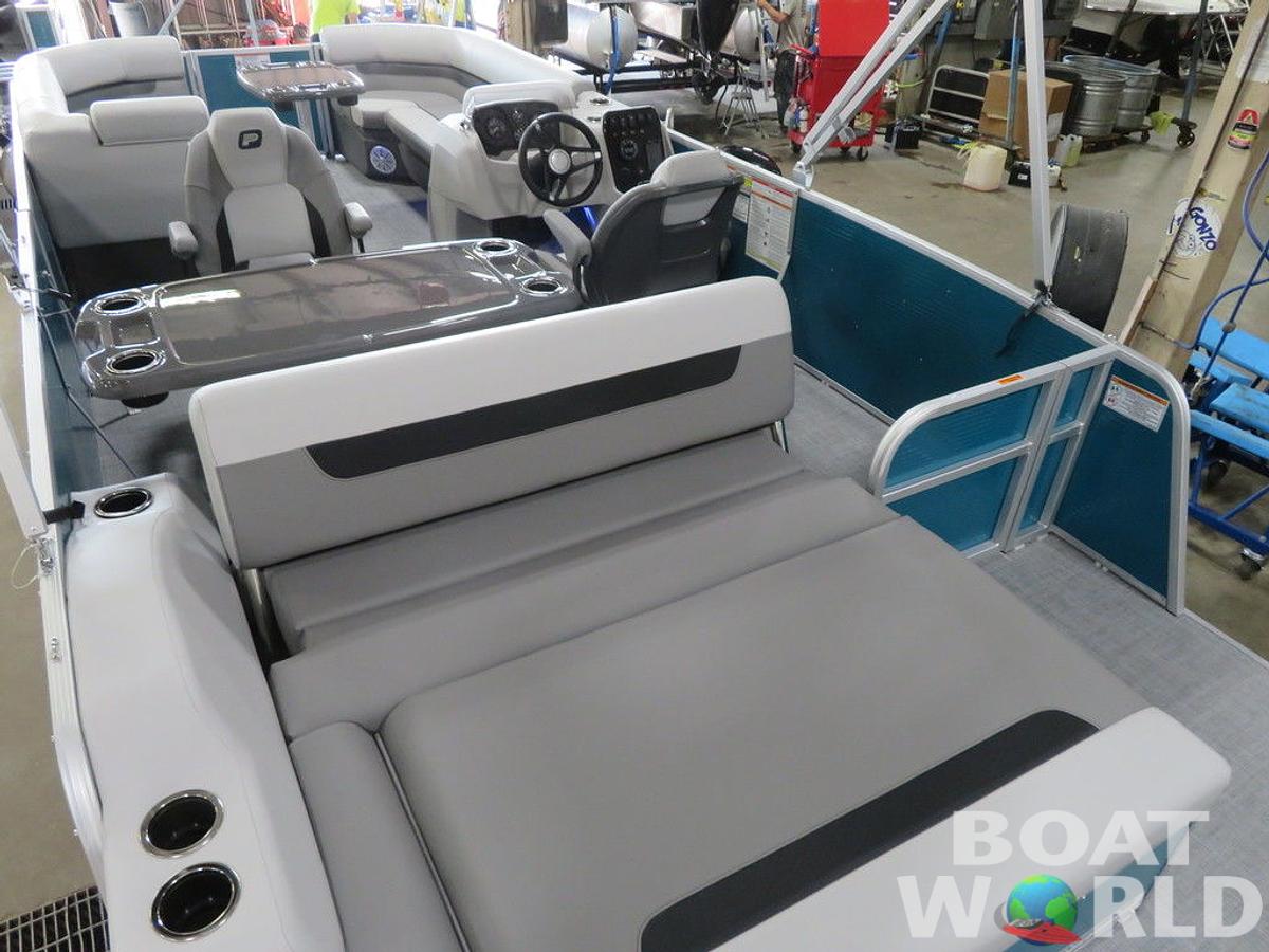 2025 Princecraft Vectra 23 RL SS Swingback Pontoon & Mercury 4-Stroke EFI