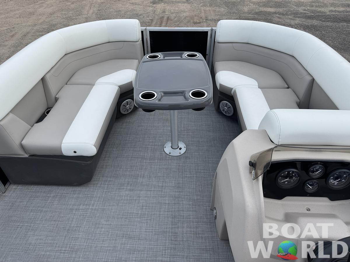 Used 2024 Princecraft Vectra 21 RL Dinette Swingback Pontoon