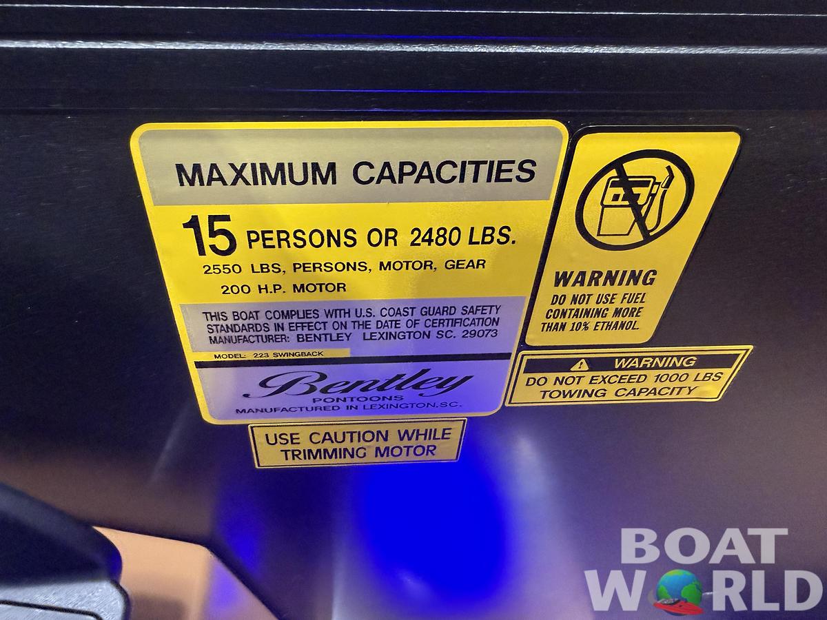2026 Bentley Pontoons Legacy 223 Swingback Tritoon 
