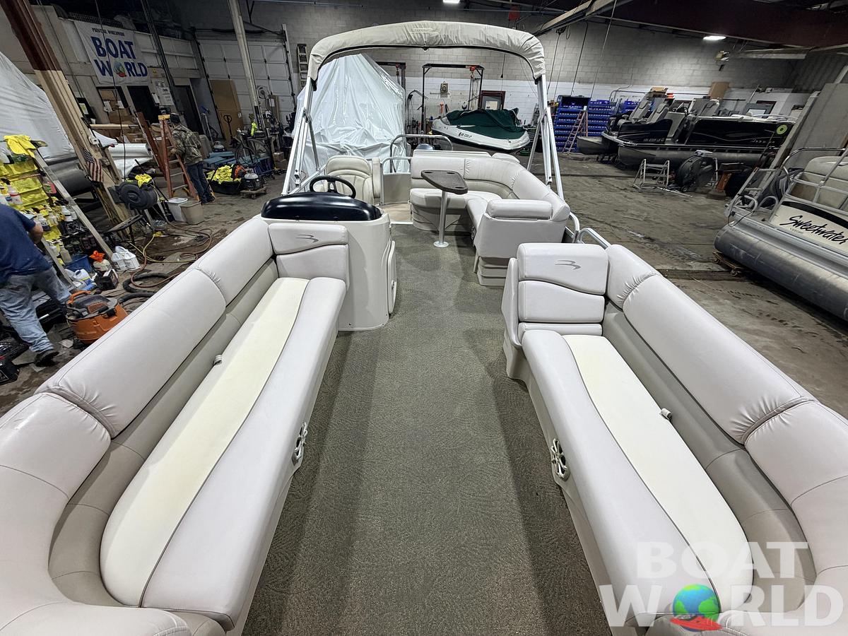 Used 2014 Bennington 21 SLX & 90HP Yamaha 4Stroke -$19,995