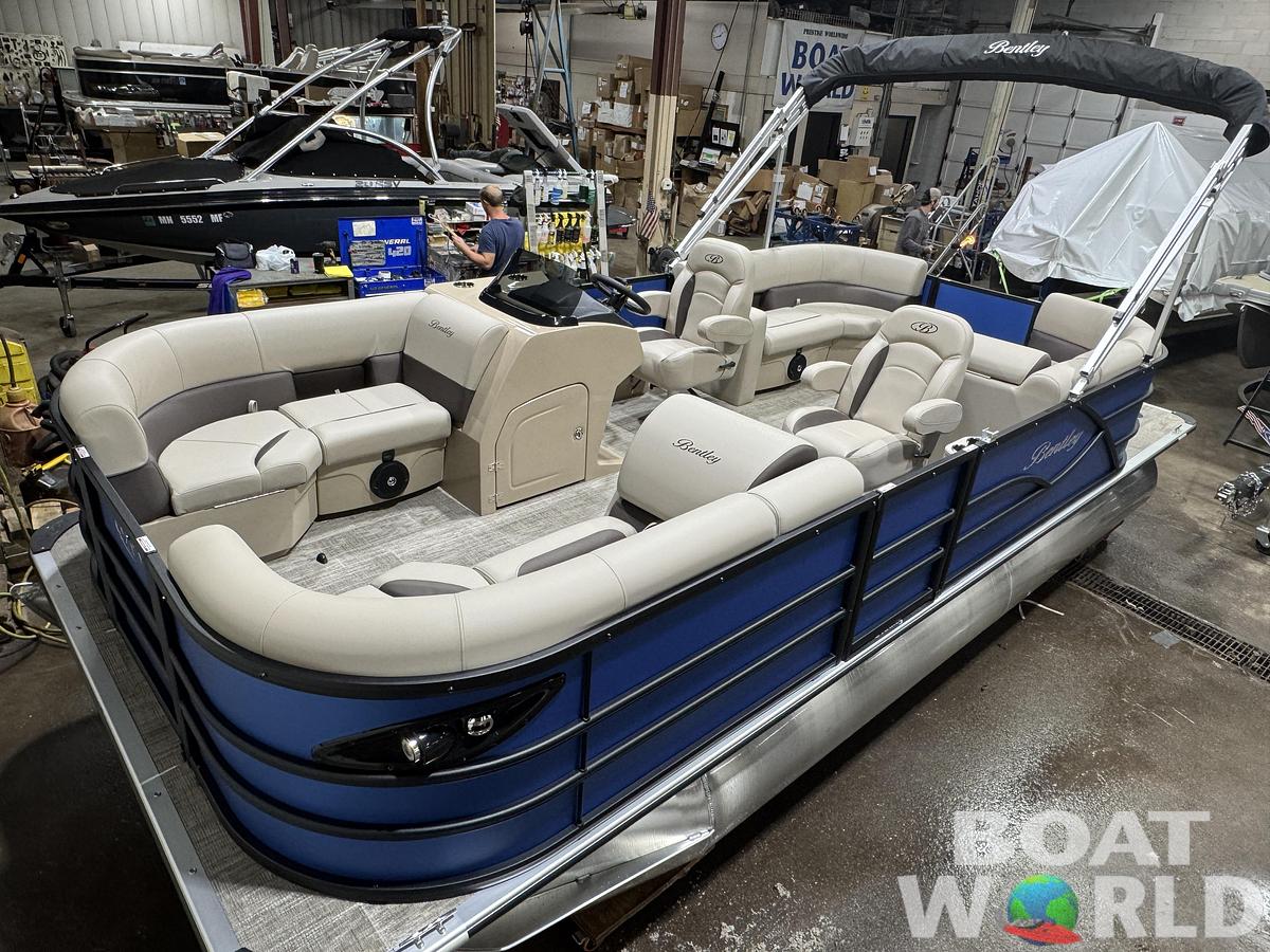 2026 Bentley Pontoons Legacy 220 Navigator Quad Lounge