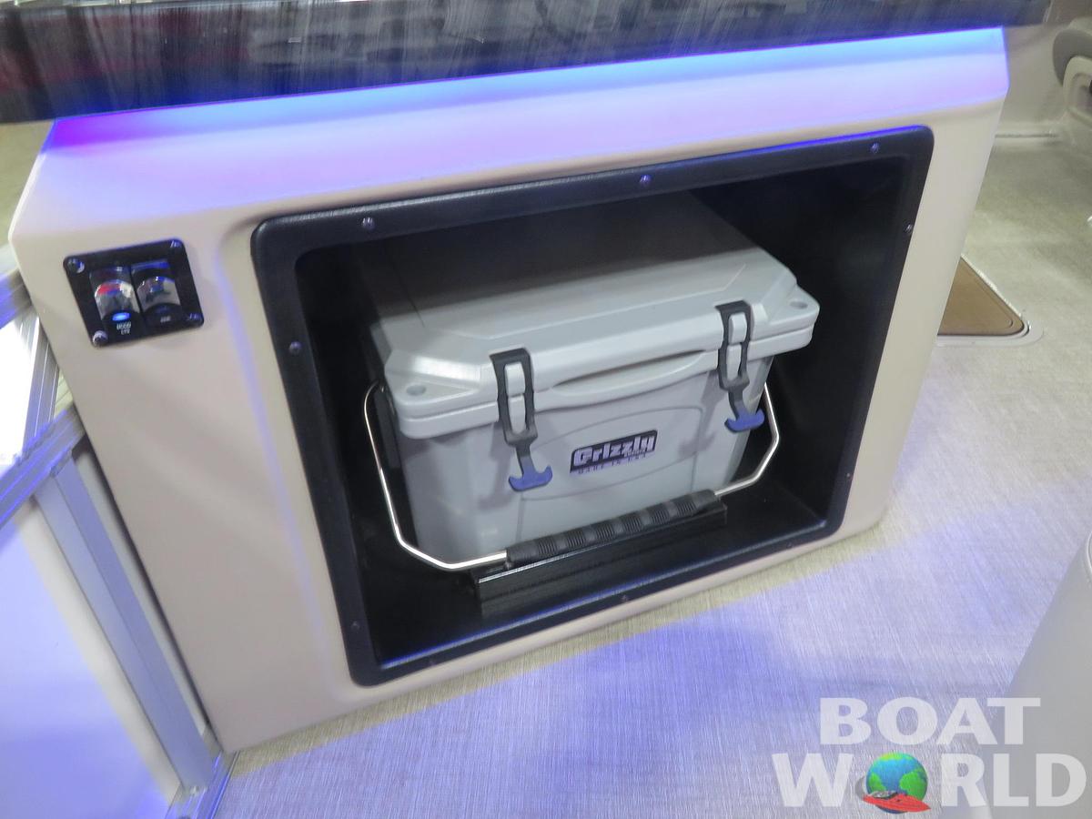 2024 Tahoe Pontoons LTZ 2385 Elite Windshield Tritoon & Suzuki 200HP 4-Stroke EFI