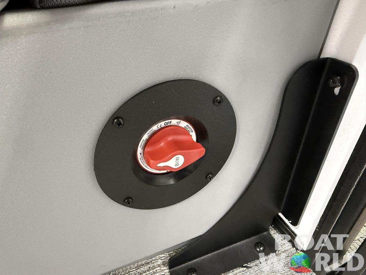 2026 Bentley Pontoons Legacy 223 Navigator Quad Lounge Tritoon