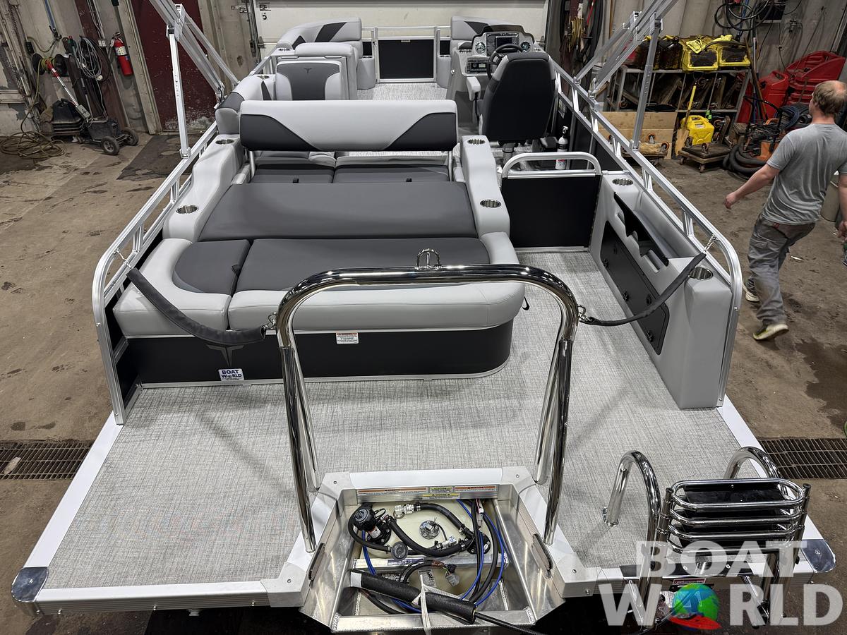 2026 Tahoe Sport VRB 2385 Swingback & 4-Stroke $34995