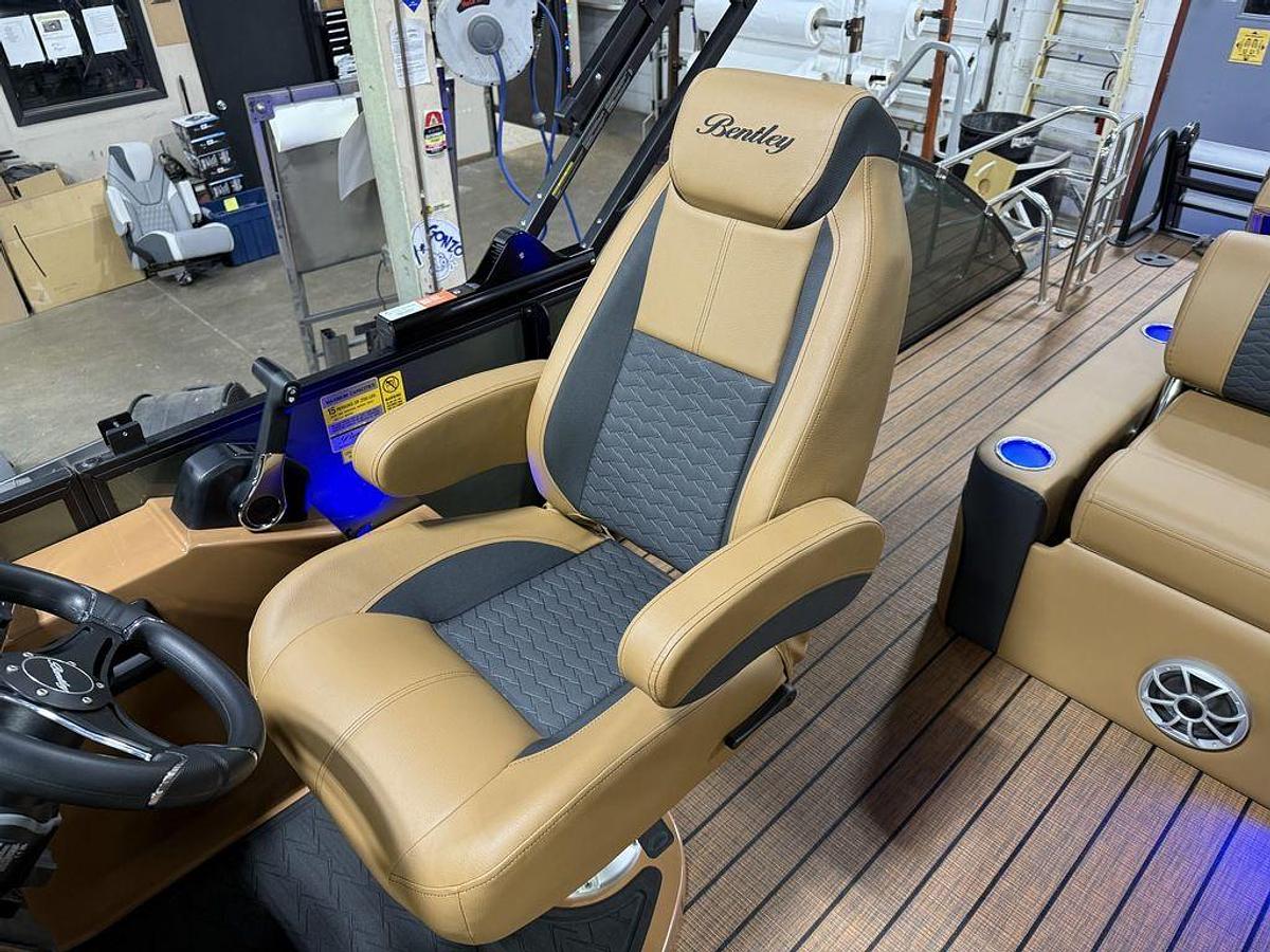 2025 Bentley Pontoons Elite 223 Swingback Tritoon & Honda 4-Stroke EFI