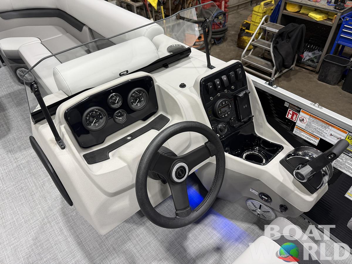 2026 Princecraft Vectra 23 RL Long Lounge Swingback Tritoon 