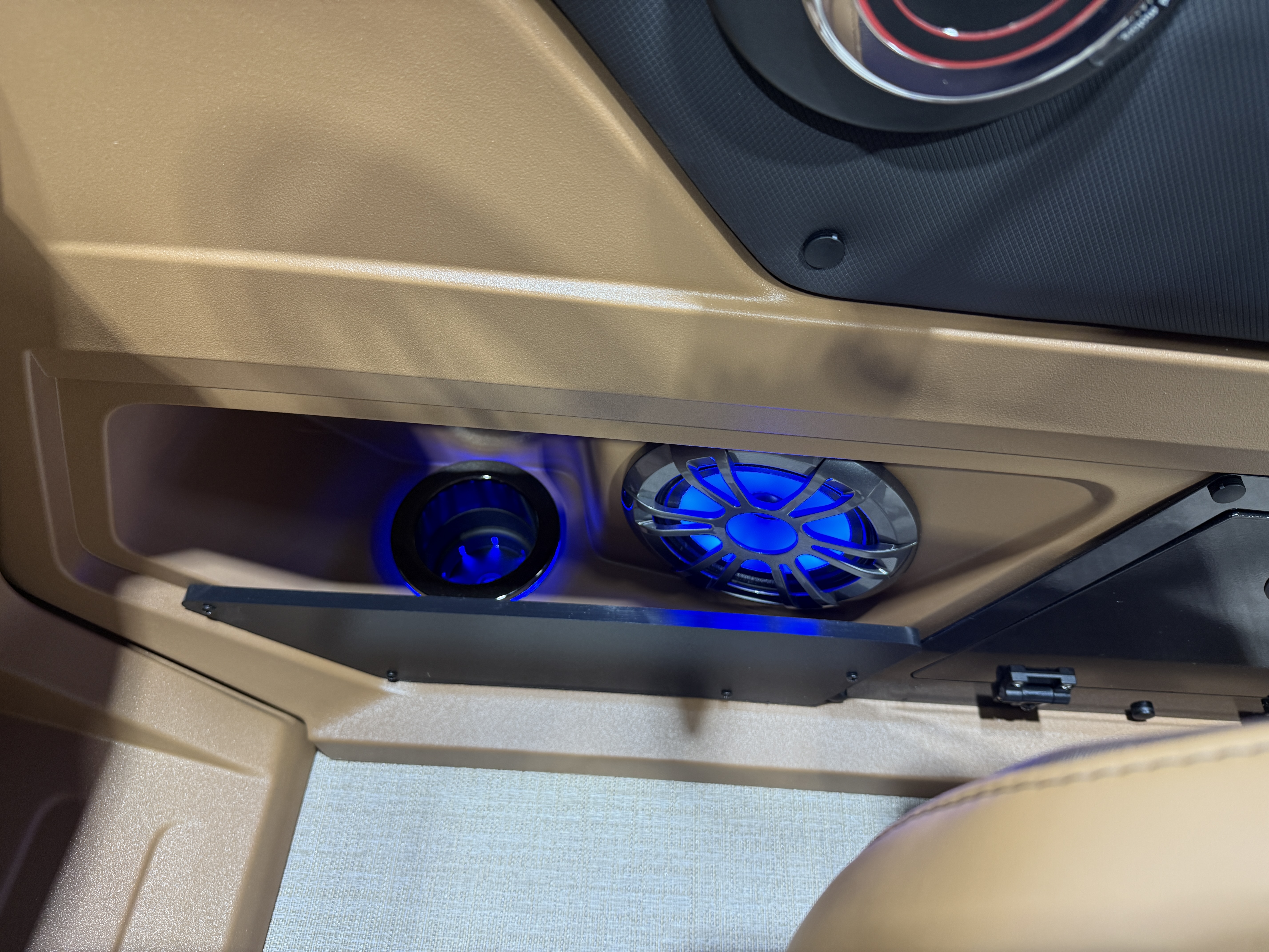 2027 Tahoe LTZ 2385 Elite Cruise & 4-Stroke $42995