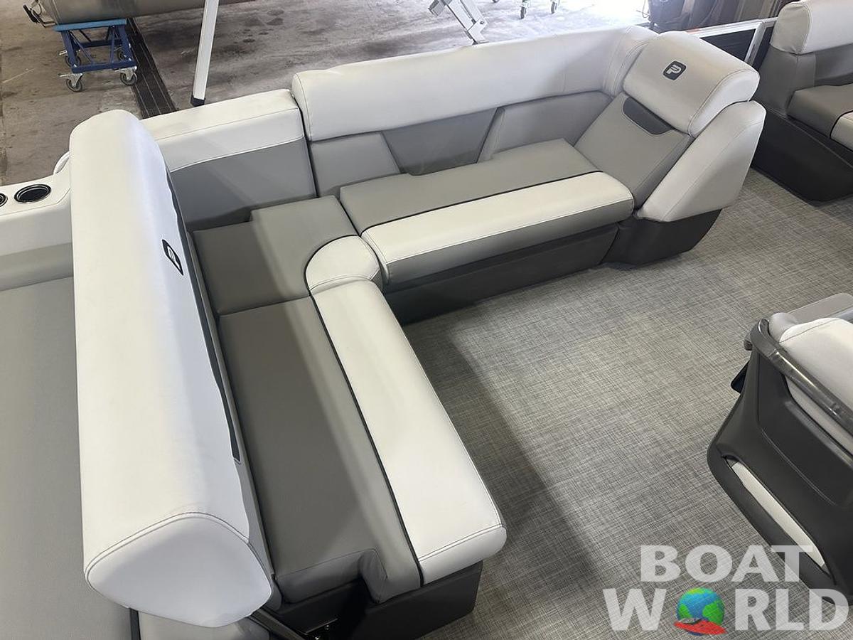 2025 Princecraft Vectra 21 RL Lounge Swingback & Mercury 4-Stroke EFI