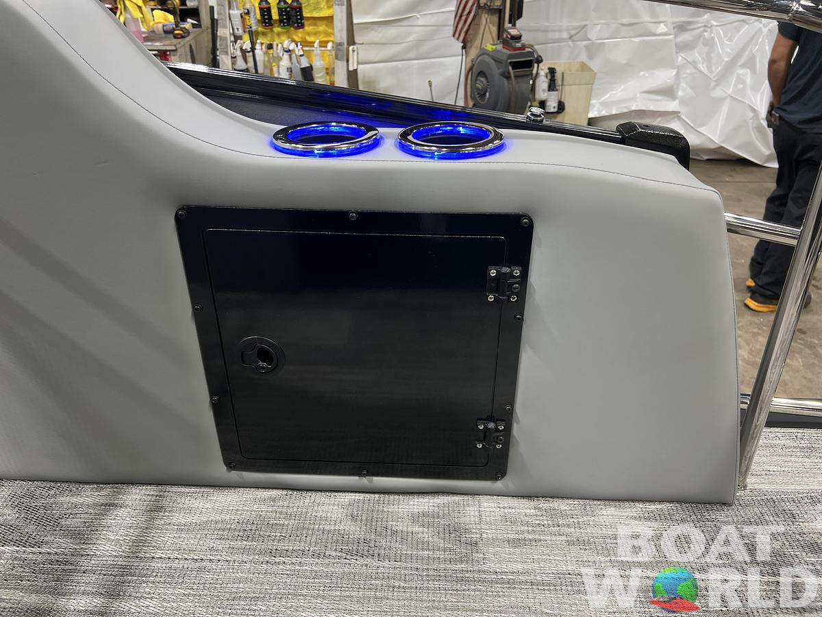 2026 Tahoe Pontoons Cascade 2385 Swingback (VRB) Tritoon