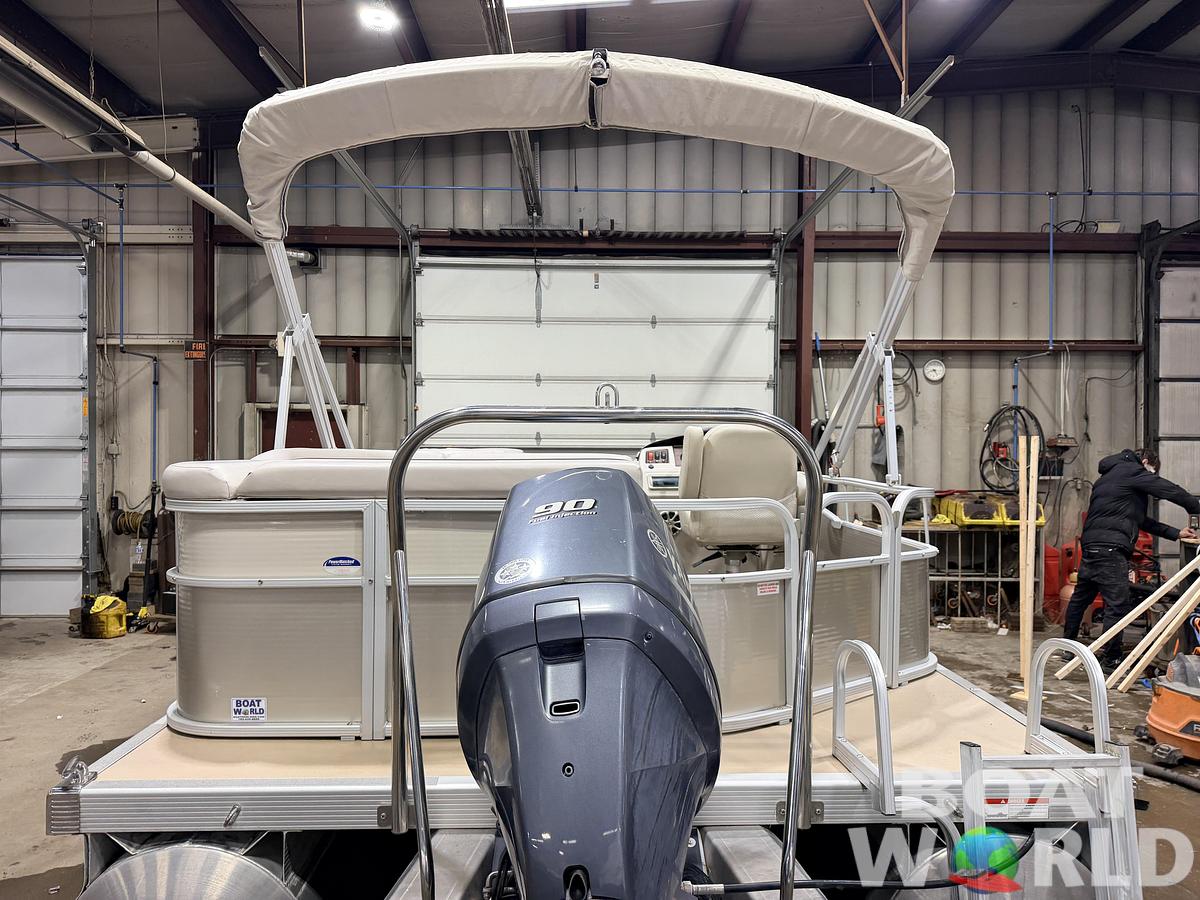 Used 2014 Bennington 21 SLX & 90HP Yamaha 4Stroke -$19,995