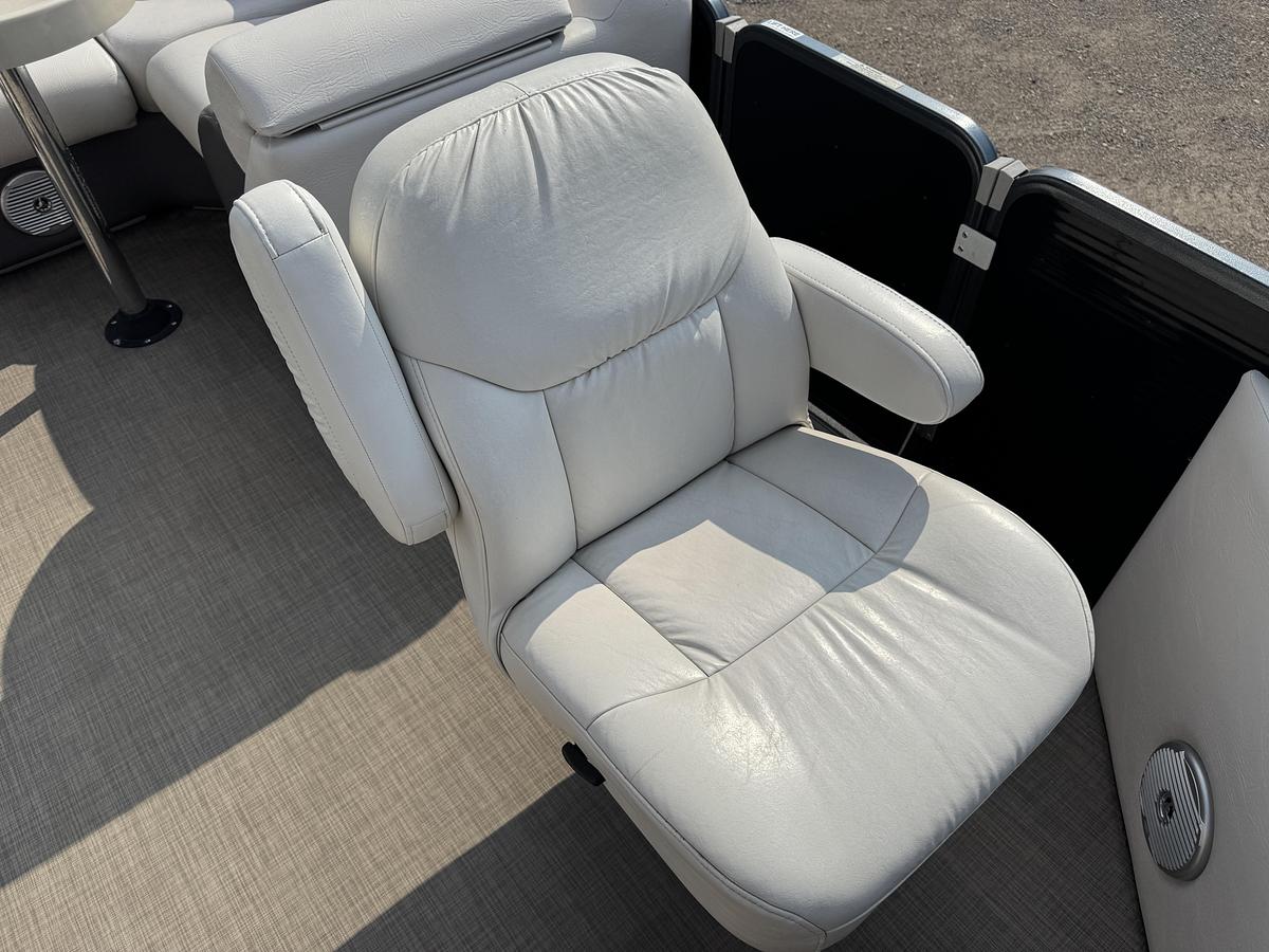 Used 2017 Palm Beach Cast Master 200 Pontoon WITH Sea Legs