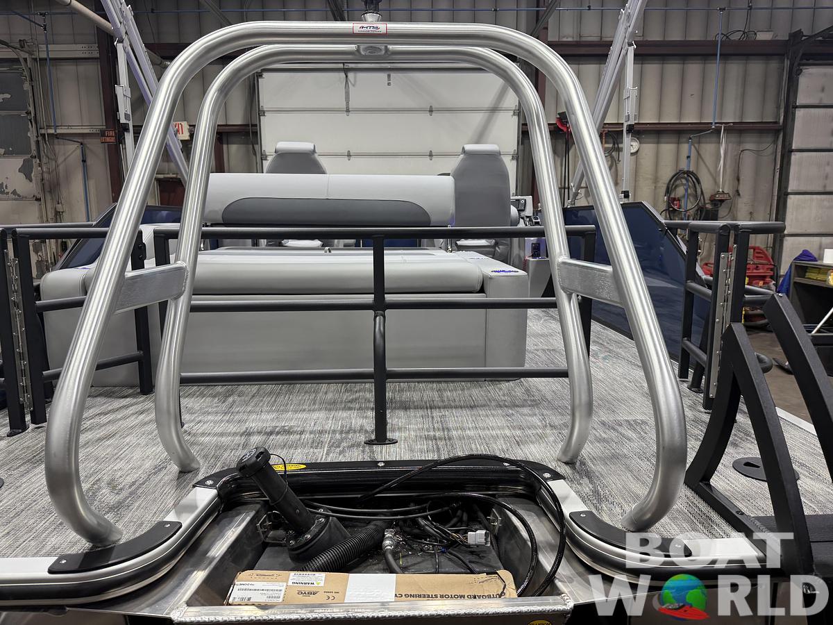 2026 Bentley Pontoons Legacy 223 Swingback Tritoon 