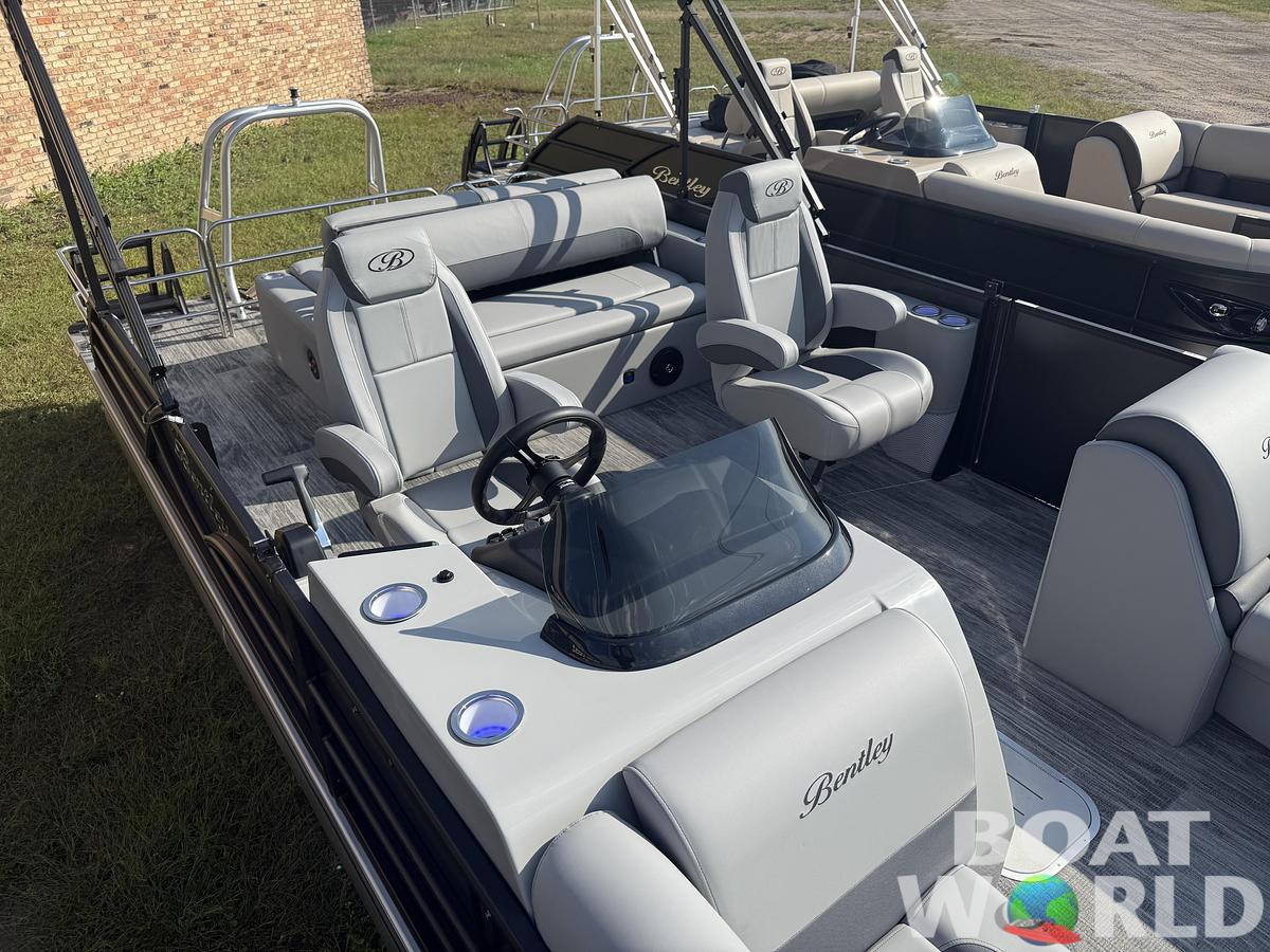 2026 Bentley Pontoons Legacy 223 Swingback Tritoon & Honda 4-Stroke EFI