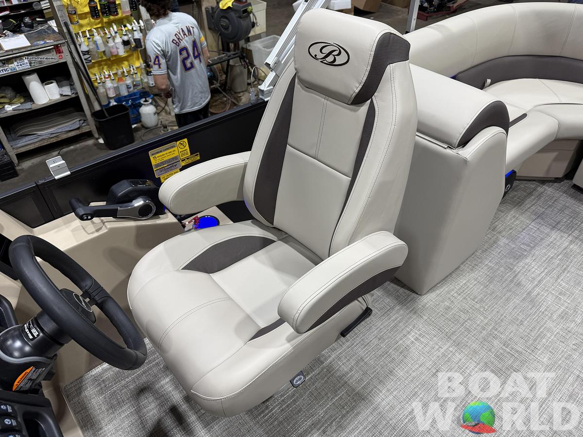 2026 Bentley Pontoons Legacy 223 Navigator Quad Lounge Tritoon