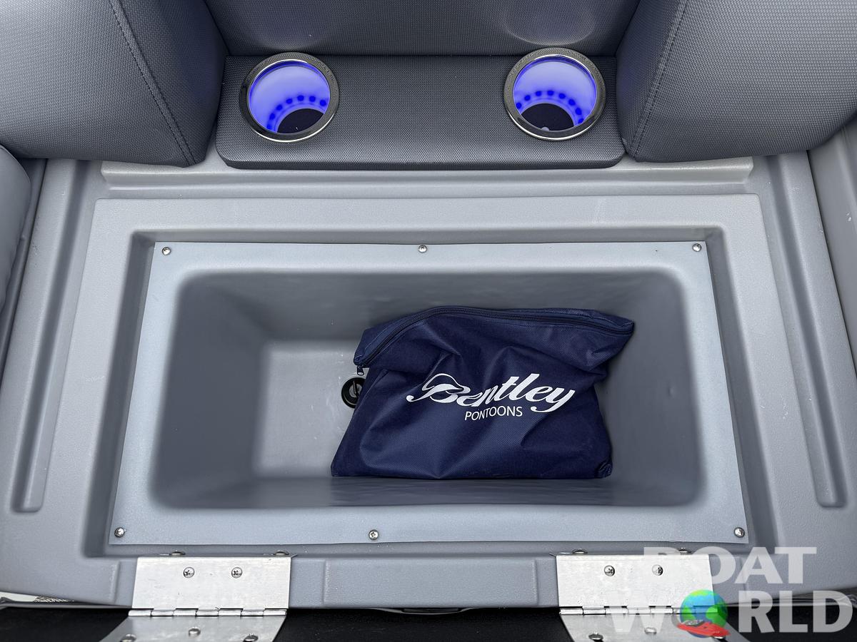 2026 Bentley Pontoons Legacy 223 QSB Swingback Tritoon 