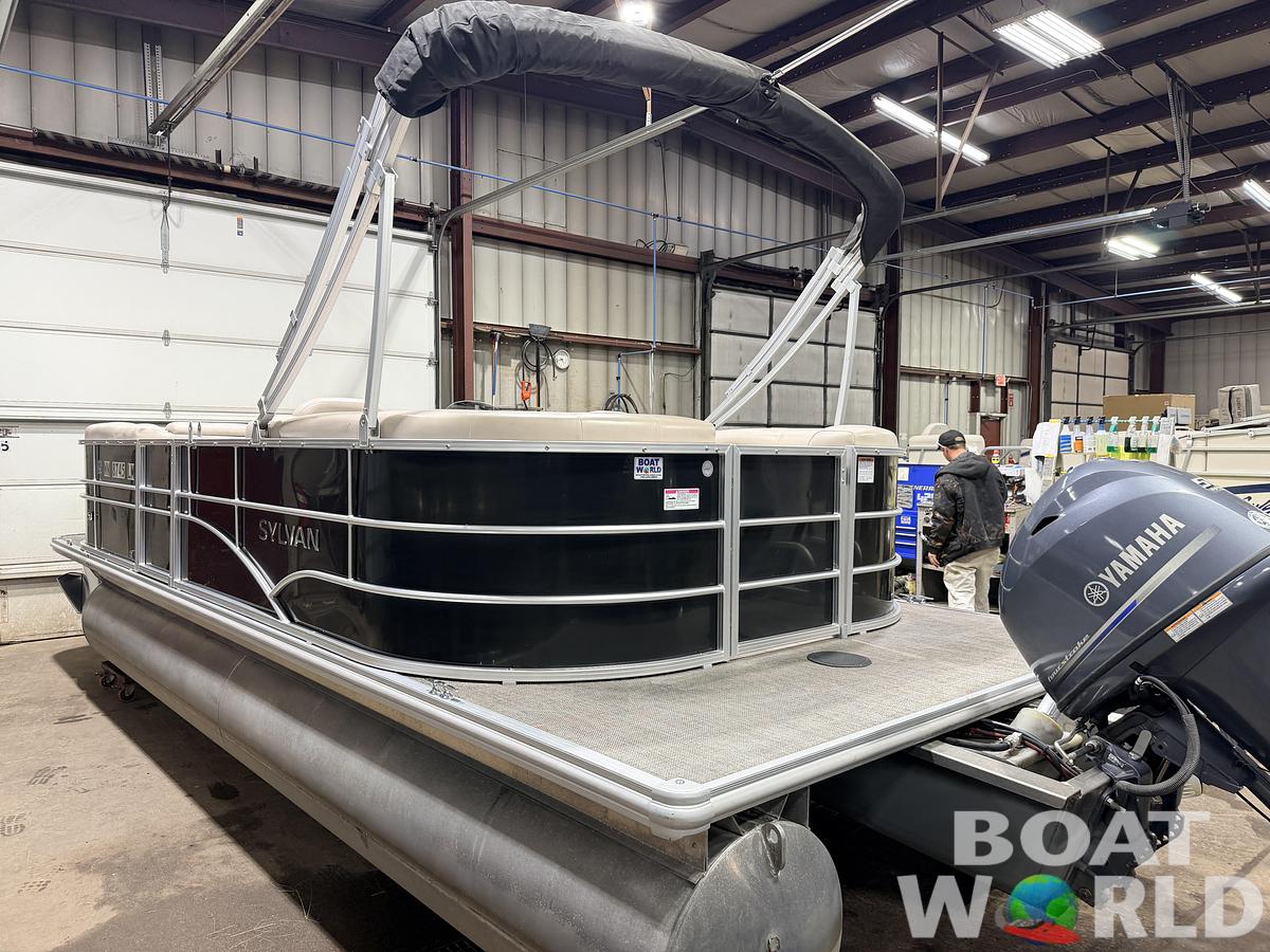 Used 2016 Sylvan Mirage 822 LZ & 50HP Yamaha 4Stroke - $21,995