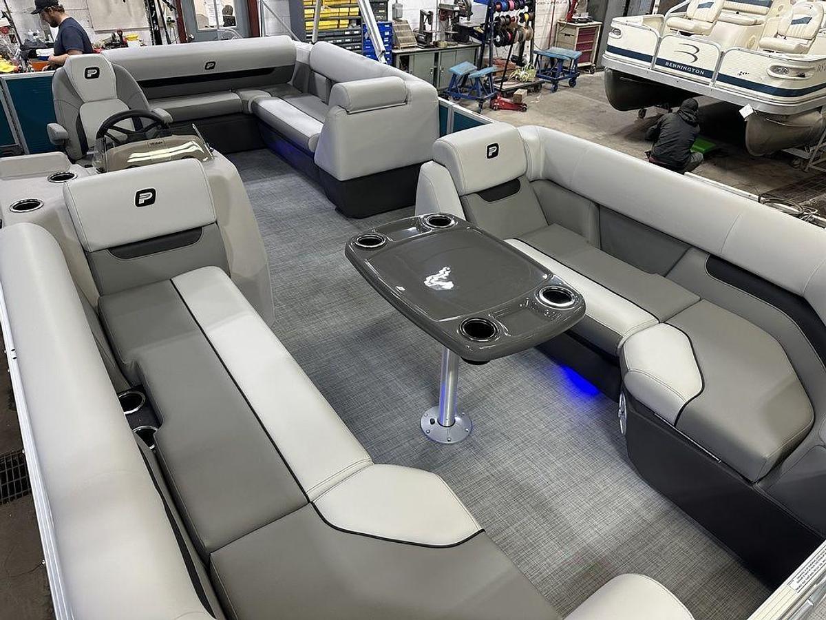 2025 Princecraft Vectra 23 RL Swingback Lounge Pontoon & Mercury 4-Stroke EFI
