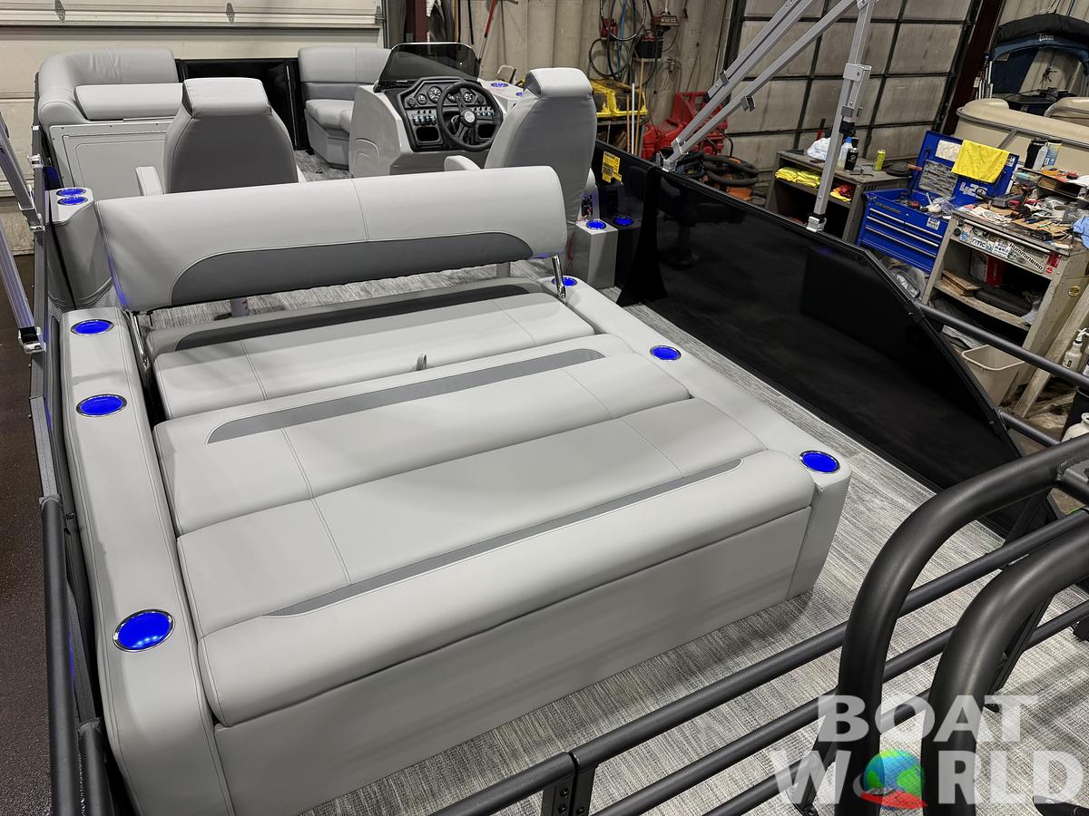 2026 Bentley Pontoons Legacy 220 Swingback